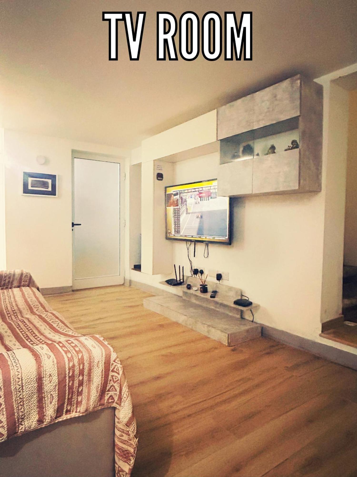 Charming And Gorgeous Traditional House In Which Is Only A Two Minute Walk Away To The Centre Makes It Perfect For A Cozy In Malta بيت للعطل