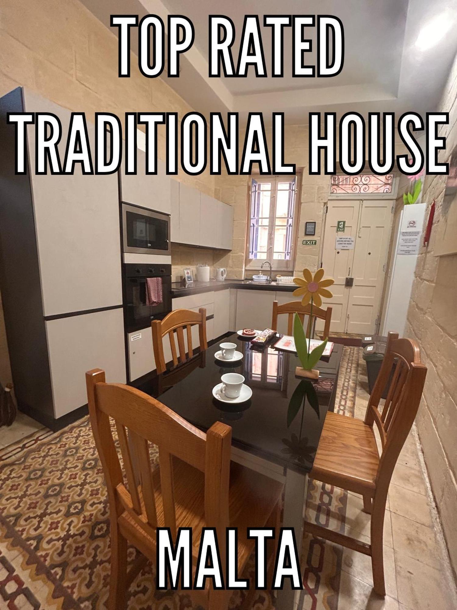 Charming And Gorgeous Traditional House In Which Is Only A Two Minute Walk Away To The Centre Makes It Perfect For A Cozy In Malta بيت للعطل *